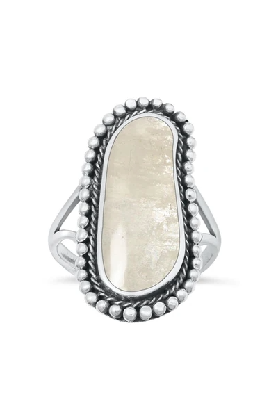 Moonstone ring in Sterling silver